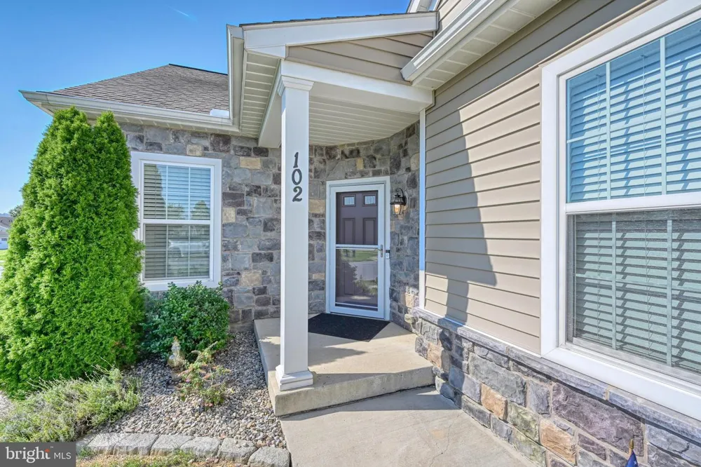 102 S VILLAGE CIRCLE Palmyra, PA 17078