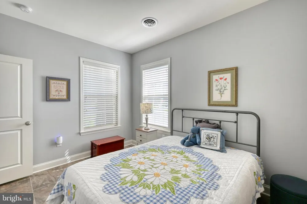 102 S VILLAGE CIRCLE Palmyra, PA 17078