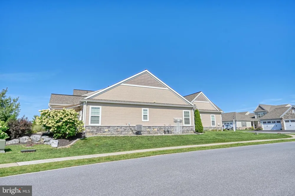 102 S VILLAGE CIRCLE Palmyra, PA 17078