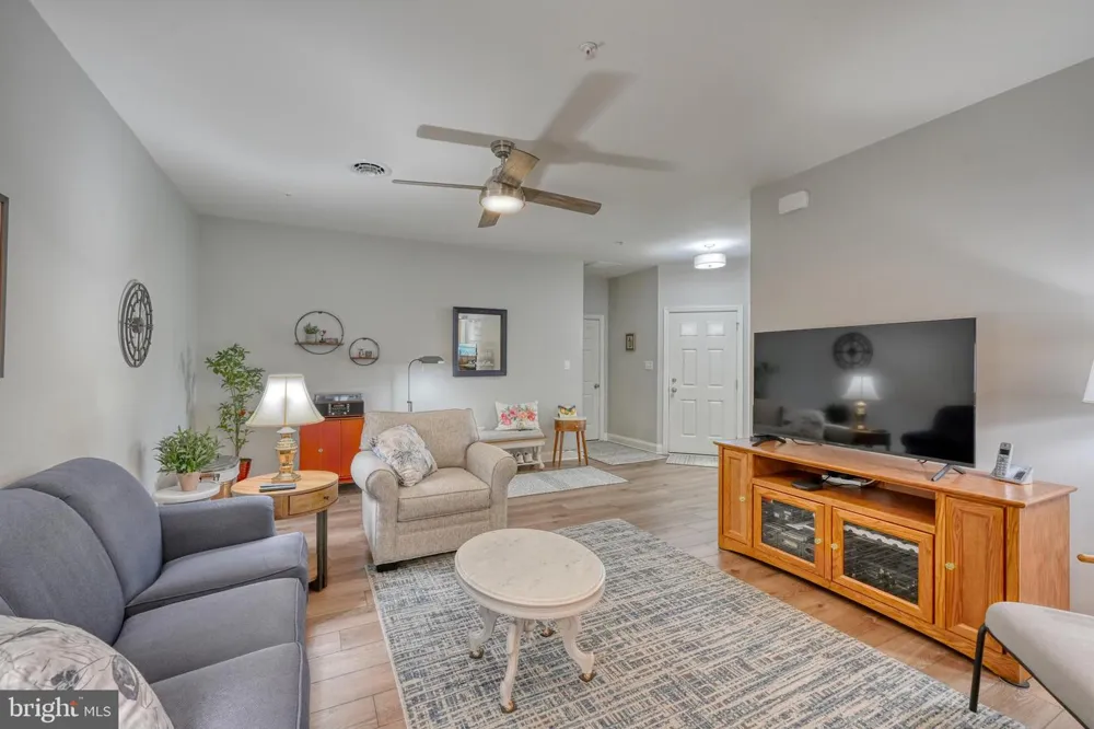 102 S VILLAGE CIRCLE Palmyra, PA 17078
