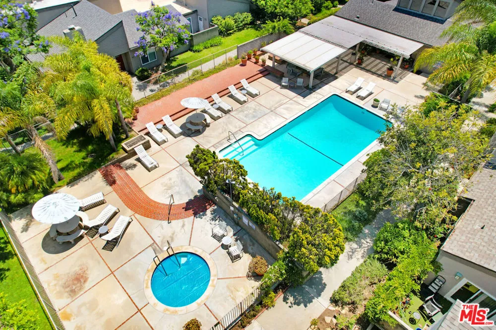 32 Village Pkwy Santa Monica, CA 90405