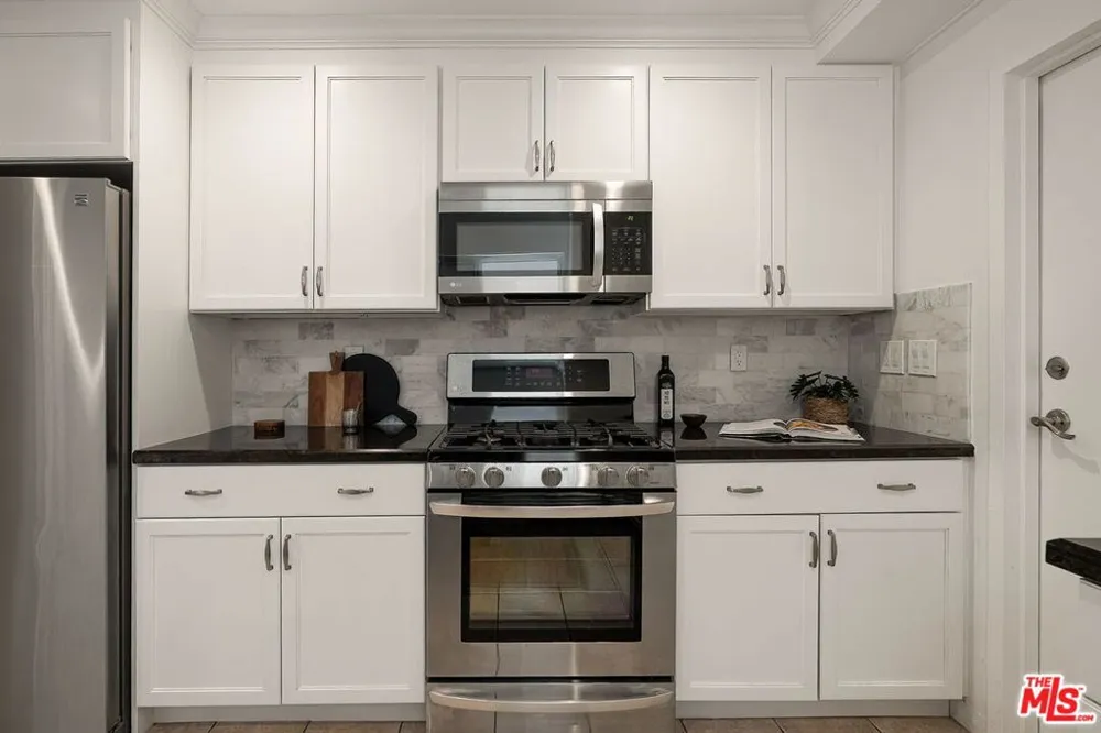 32 Village Pkwy Santa Monica, CA 90405