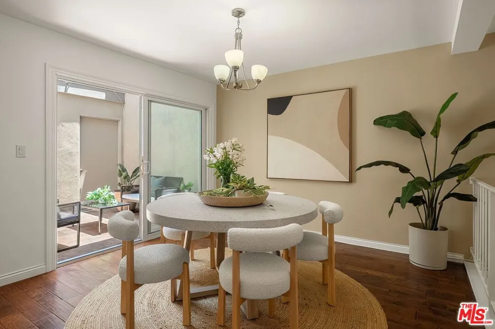 32 Village Pkwy Santa Monica, CA 90405