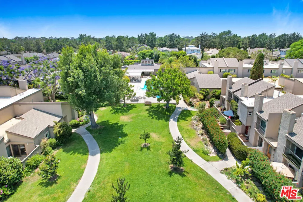 32 Village Pkwy Santa Monica, CA 90405