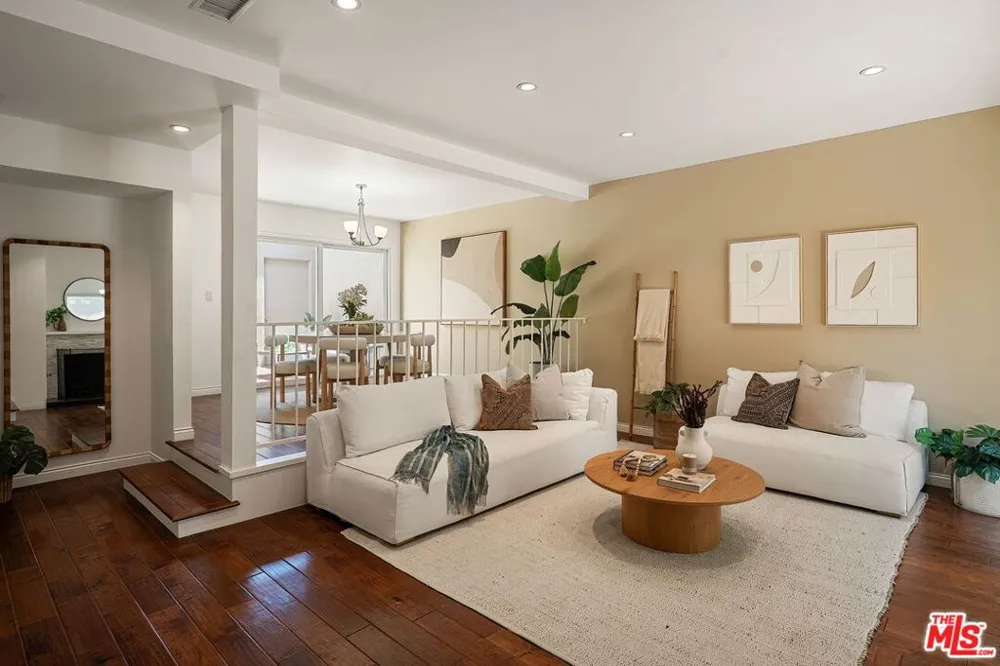 32 Village Pkwy Santa Monica, CA 90405