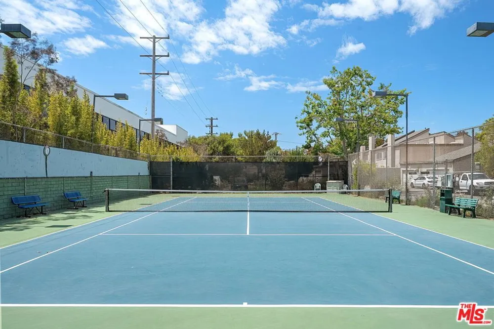 32 Village Pkwy Santa Monica, CA 90405