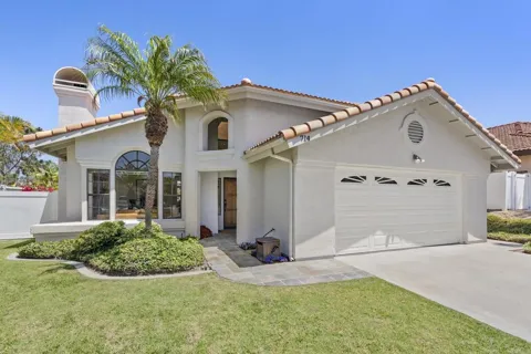 714 Poinsettia Park S