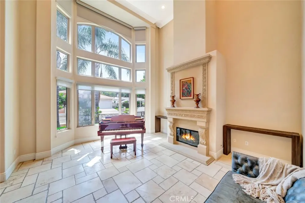 4822 Valjean Avenue Encino, CA 91436