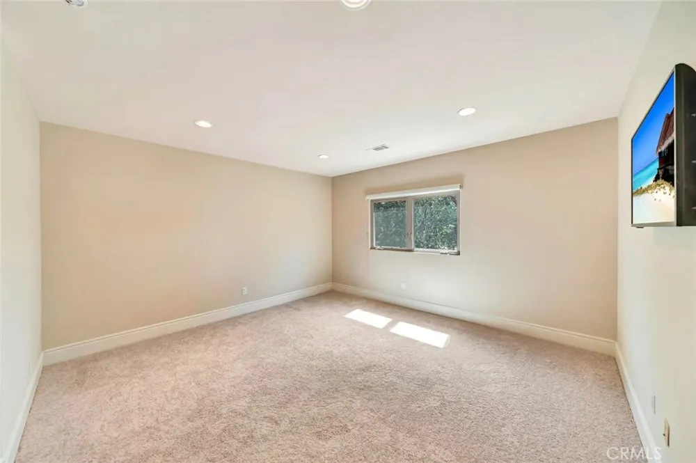 4822 Valjean Avenue Encino, CA 91436