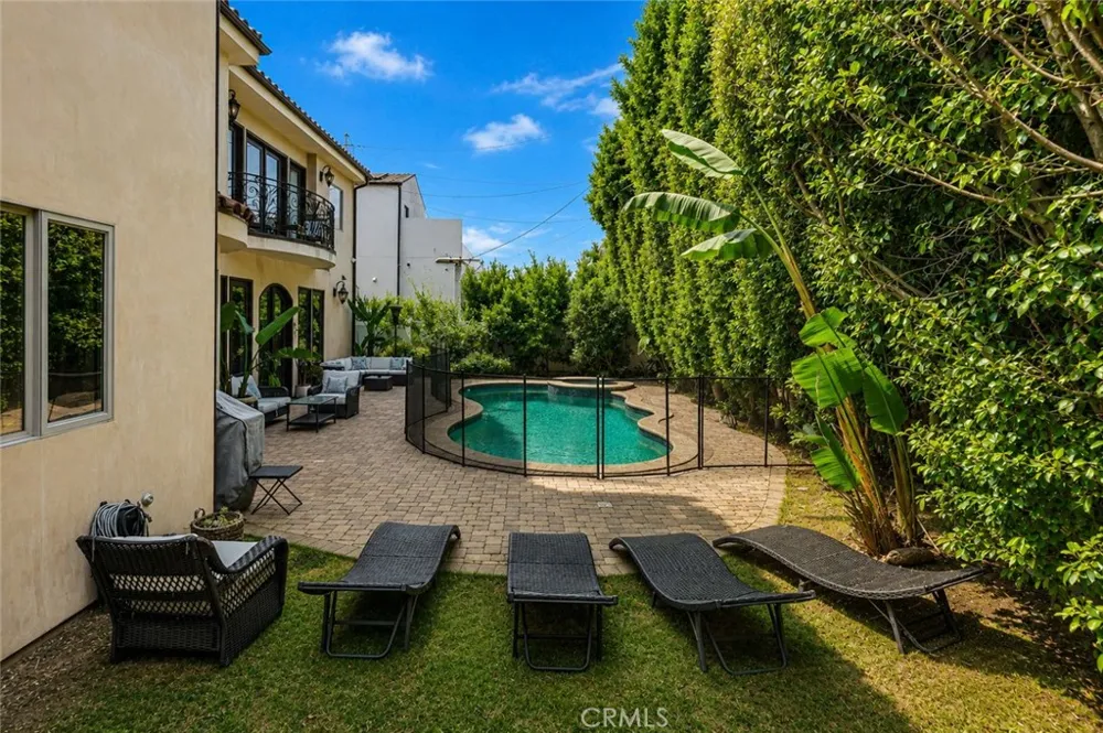 4822 Valjean Avenue Encino, CA 91436