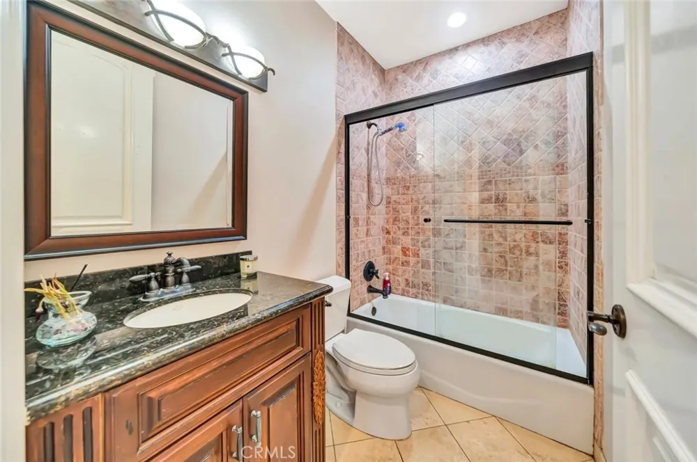 4822 Valjean Avenue Encino, CA 91436