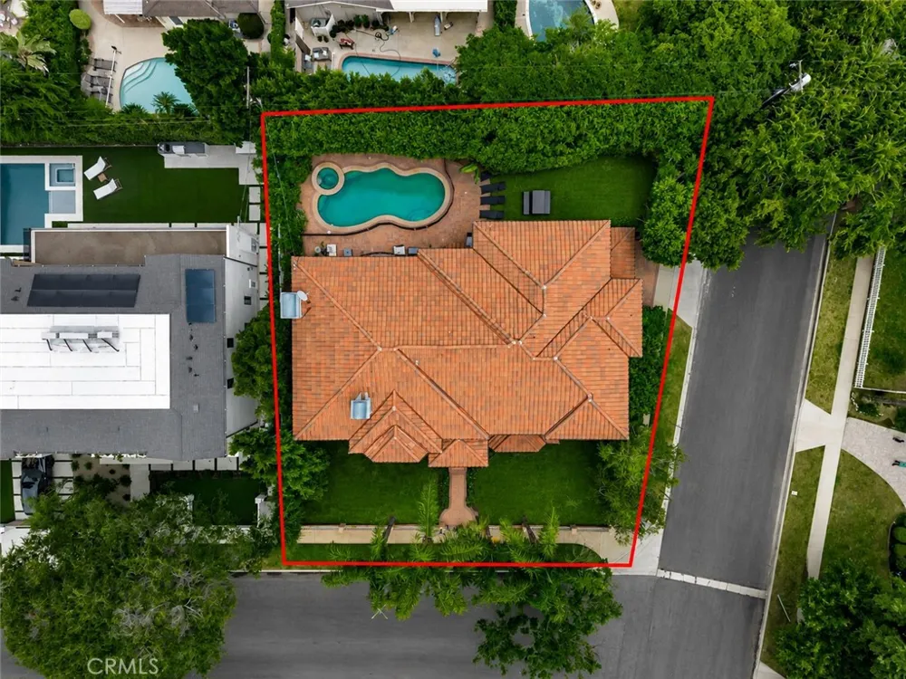 4822 Valjean Avenue Encino, CA 91436