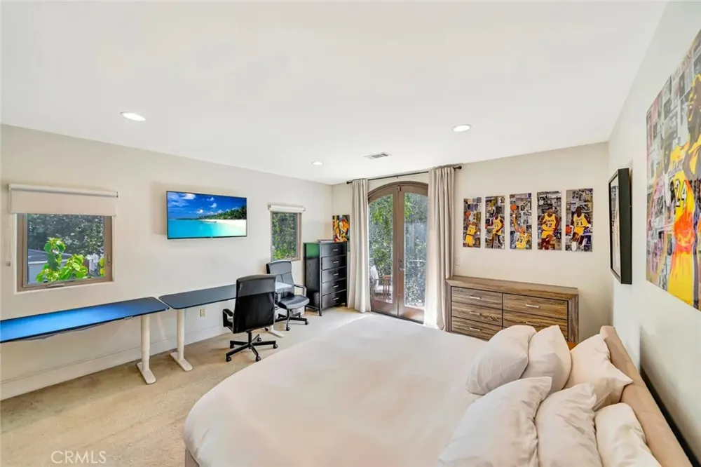 4822 Valjean Avenue Encino, CA 91436