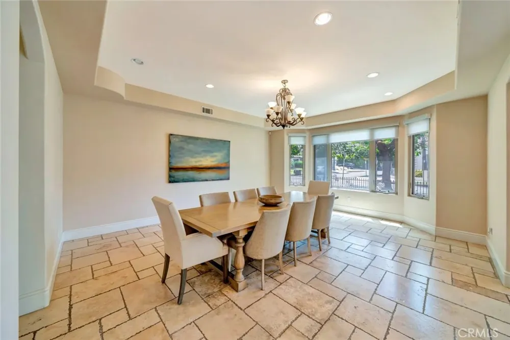 4822 Valjean Avenue Encino, CA 91436