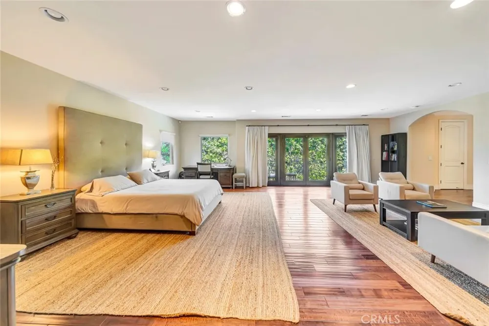 4822 Valjean Avenue Encino, CA 91436