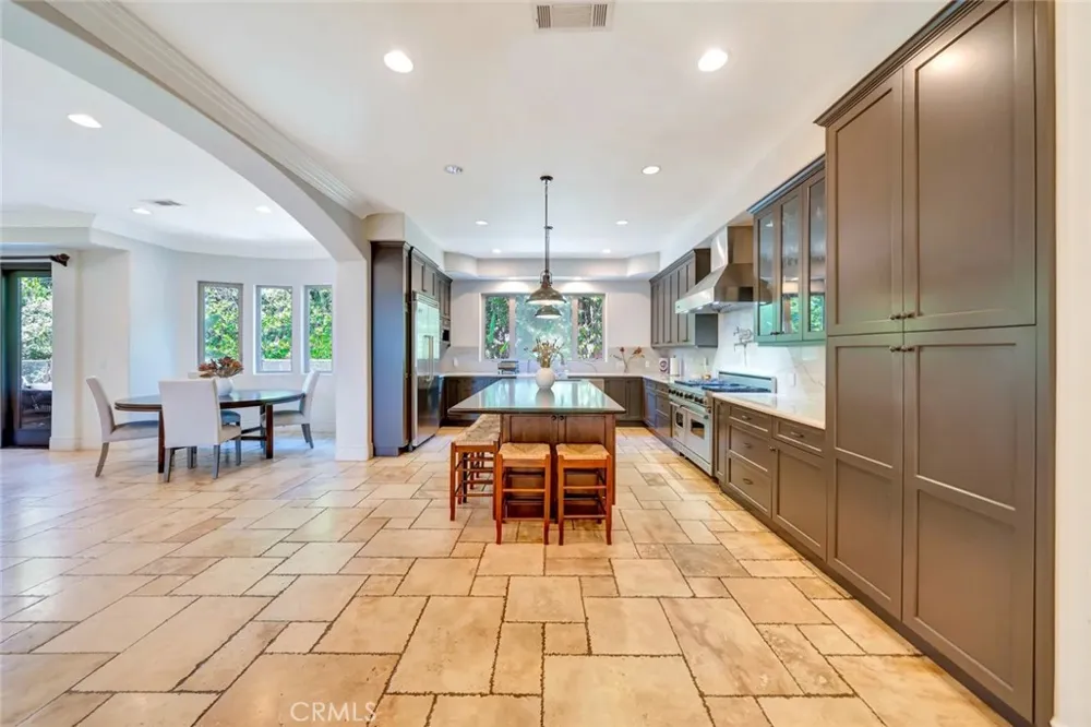 4822 Valjean Avenue Encino, CA 91436