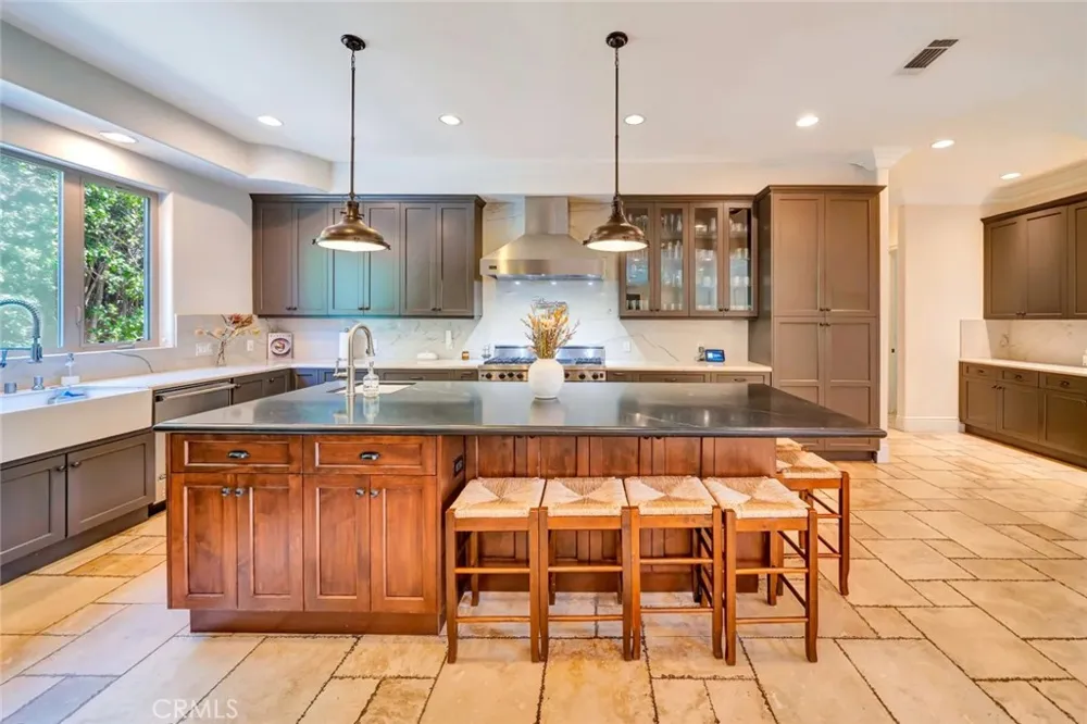 4822 Valjean Avenue Encino, CA 91436