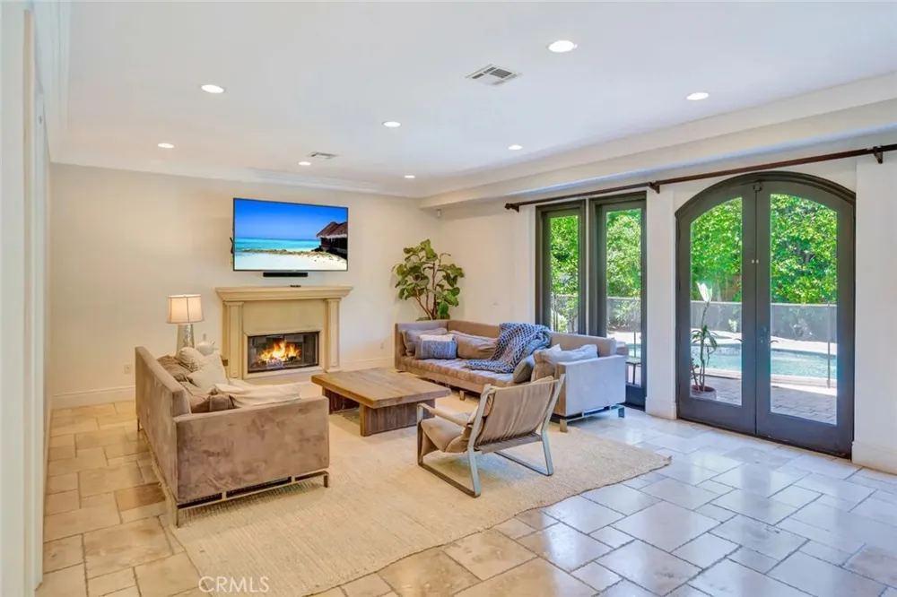 4822 Valjean Avenue Encino, CA 91436