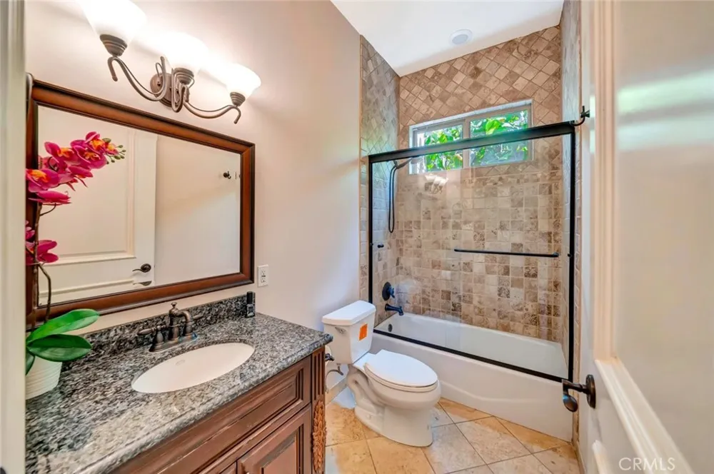4822 Valjean Avenue Encino, CA 91436