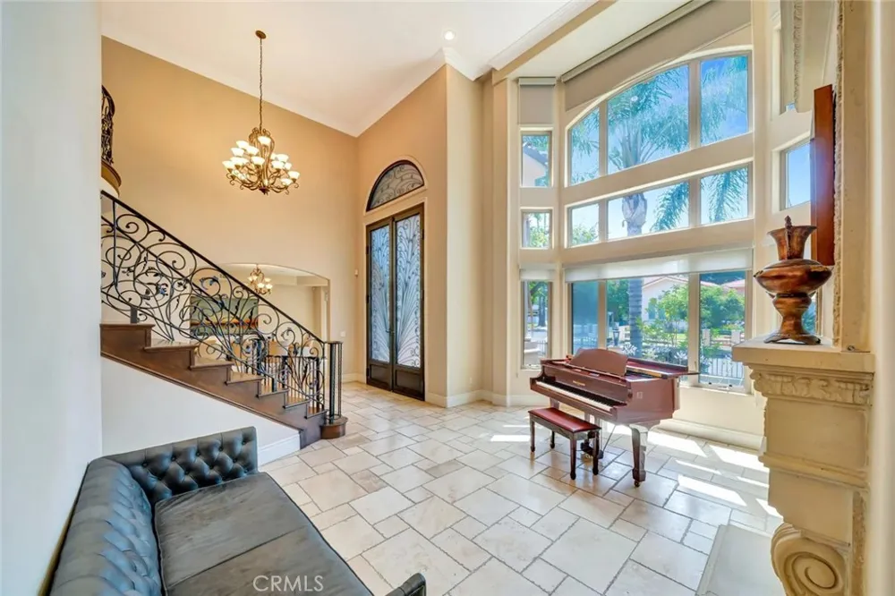 4822 Valjean Avenue Encino, CA 91436