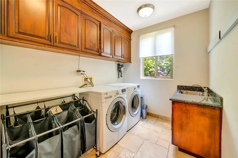 4822 Valjean Avenue Encino, CA 91436