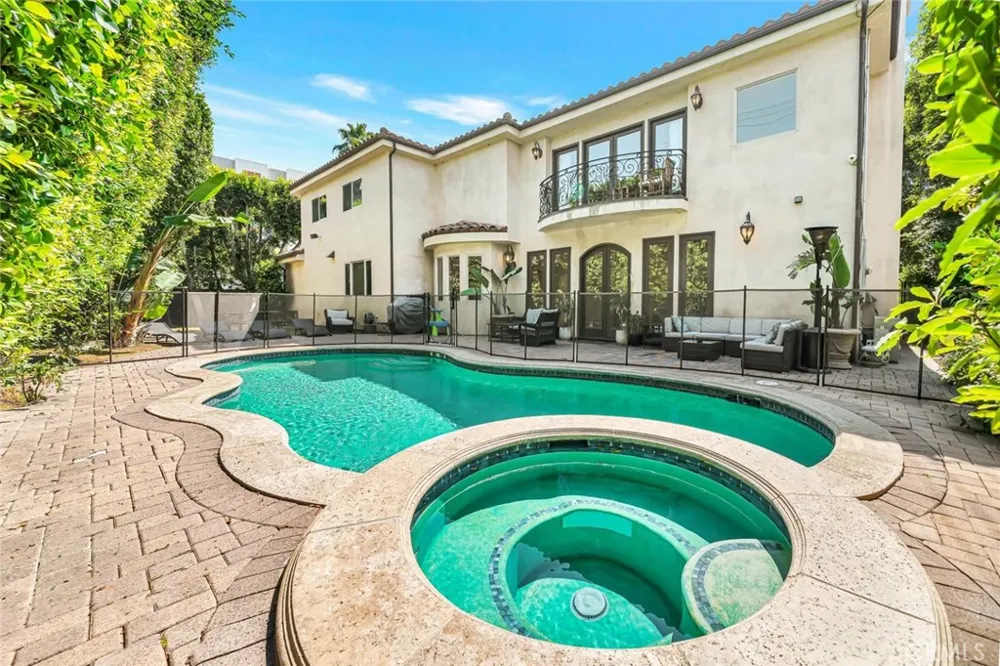 4822 Valjean Avenue Encino, CA 91436