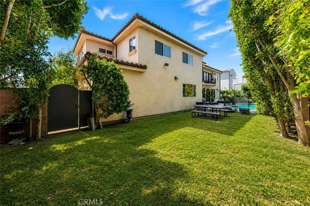 4822 Valjean Avenue Encino, CA 91436