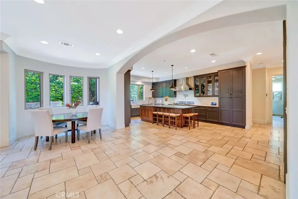 4822 Valjean Avenue Encino, CA 91436