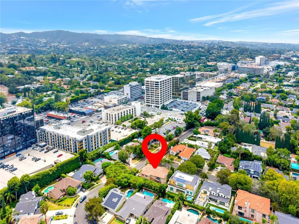 4822 Valjean Avenue Encino, CA 91436