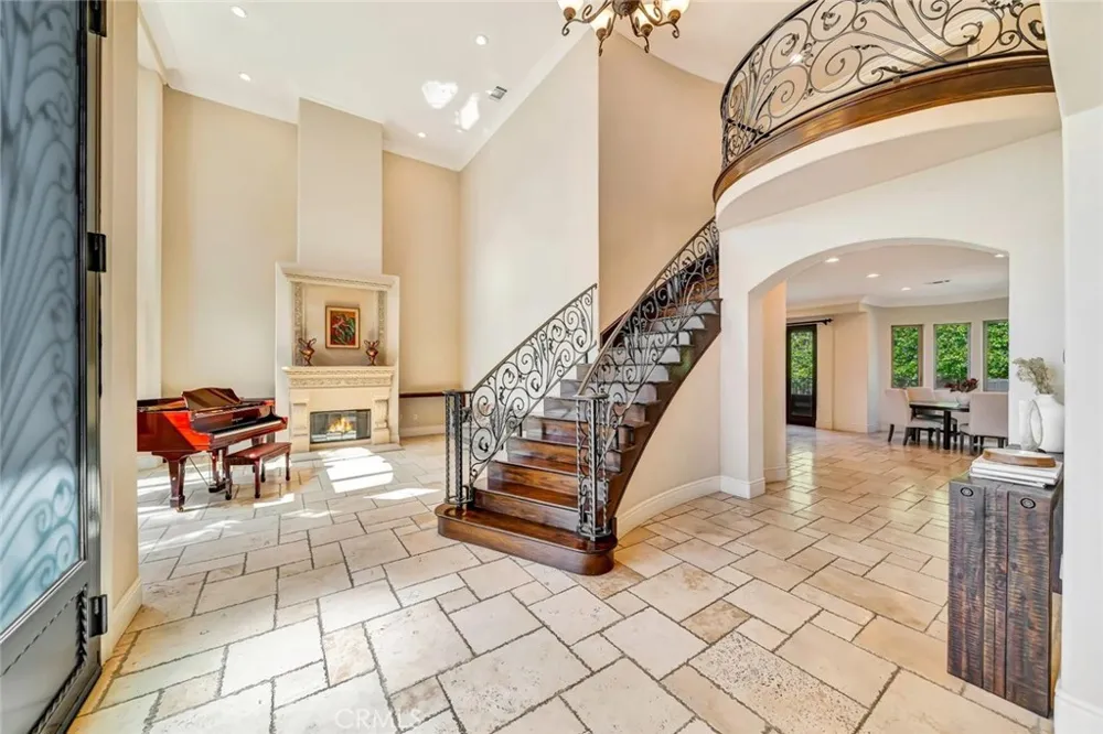 4822 Valjean Avenue Encino, CA 91436