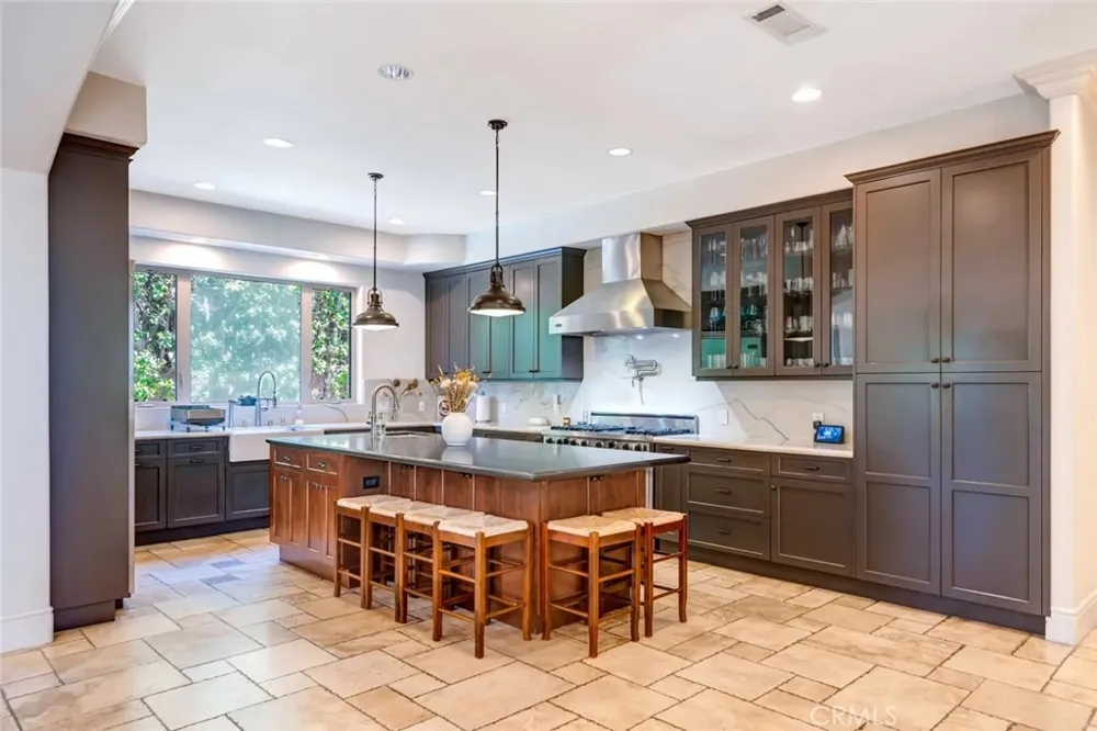 4822 Valjean Avenue Encino, CA 91436