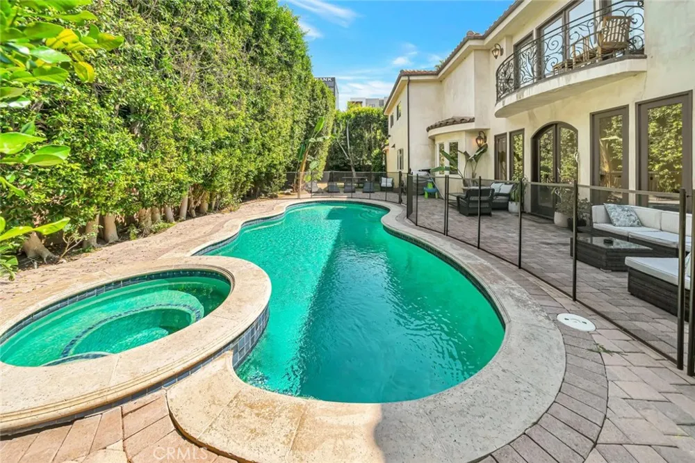 4822 Valjean Avenue Encino, CA 91436