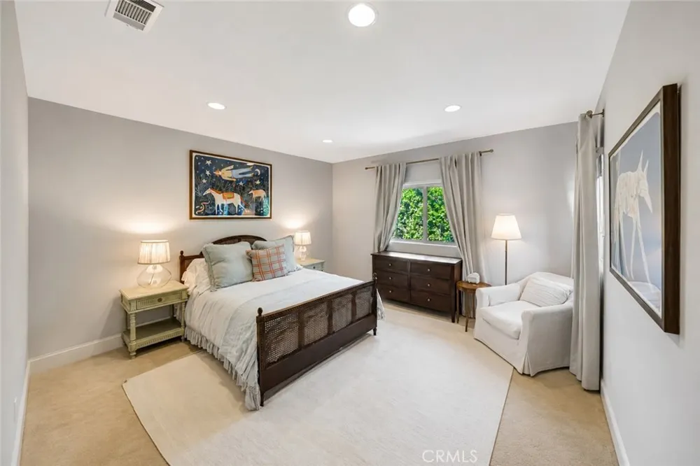 4822 Valjean Avenue Encino, CA 91436