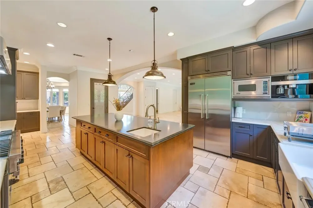 4822 Valjean Avenue Encino, CA 91436