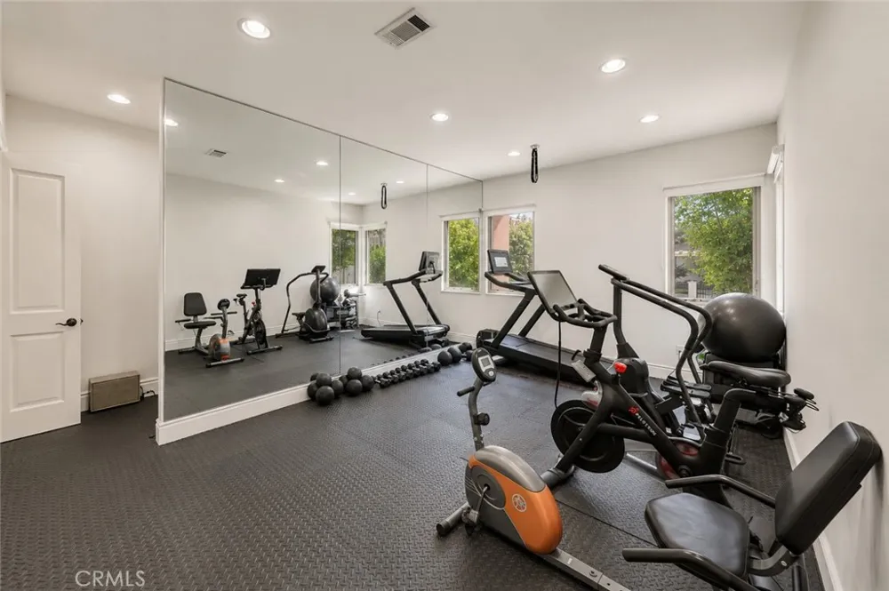 4822 Valjean Avenue Encino, CA 91436