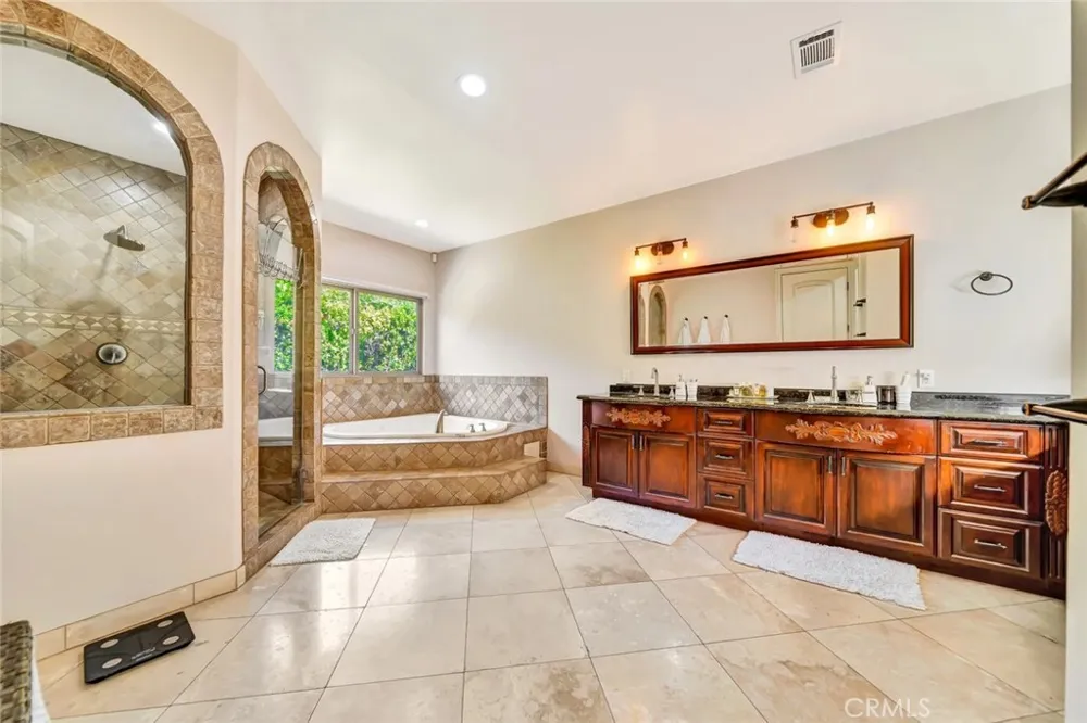 4822 Valjean Avenue Encino, CA 91436