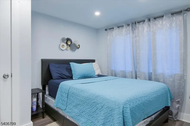 113 Sanford St East Orange City, NJ 07018