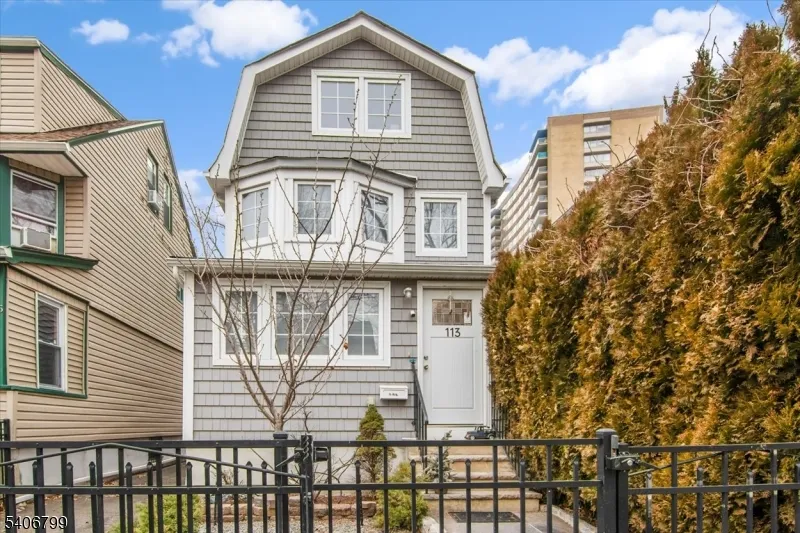113 Sanford St East Orange City, NJ 07018