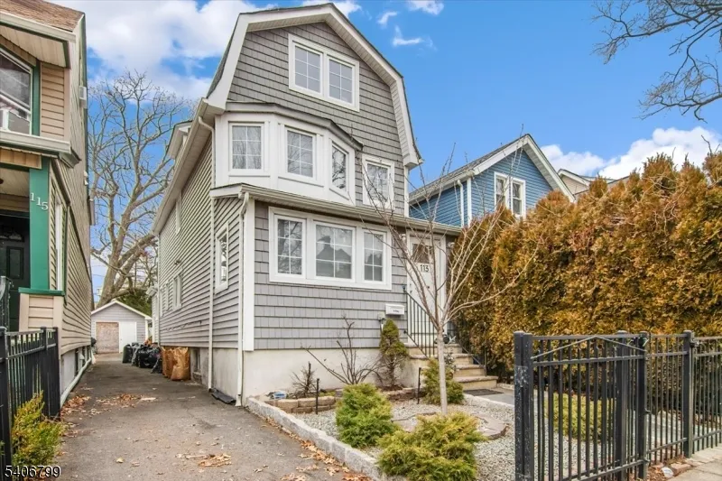 113 Sanford St East Orange City, NJ 07018