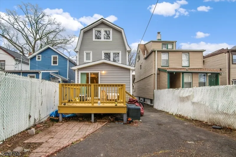 113 Sanford St East Orange City, NJ 07018
