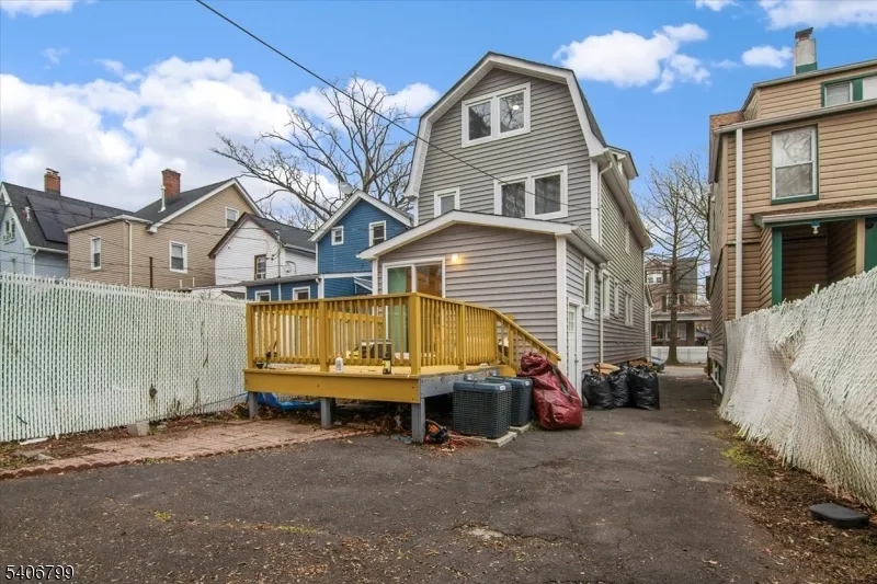 113 Sanford St East Orange City, NJ 07018