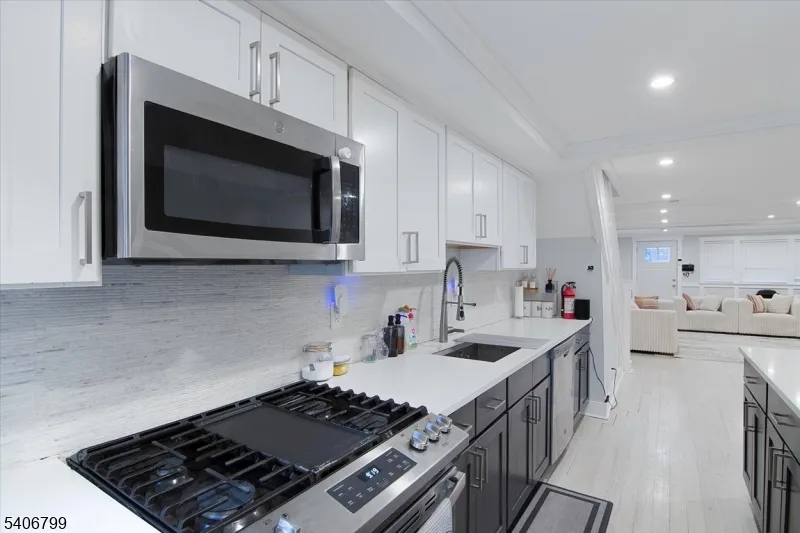 113 Sanford St East Orange City, NJ 07018