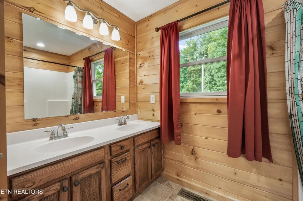 1220 Cougar Tr Del Rio, TN 37727