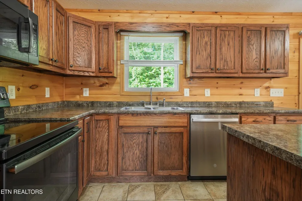 1220 Cougar Tr Del Rio, TN 37727