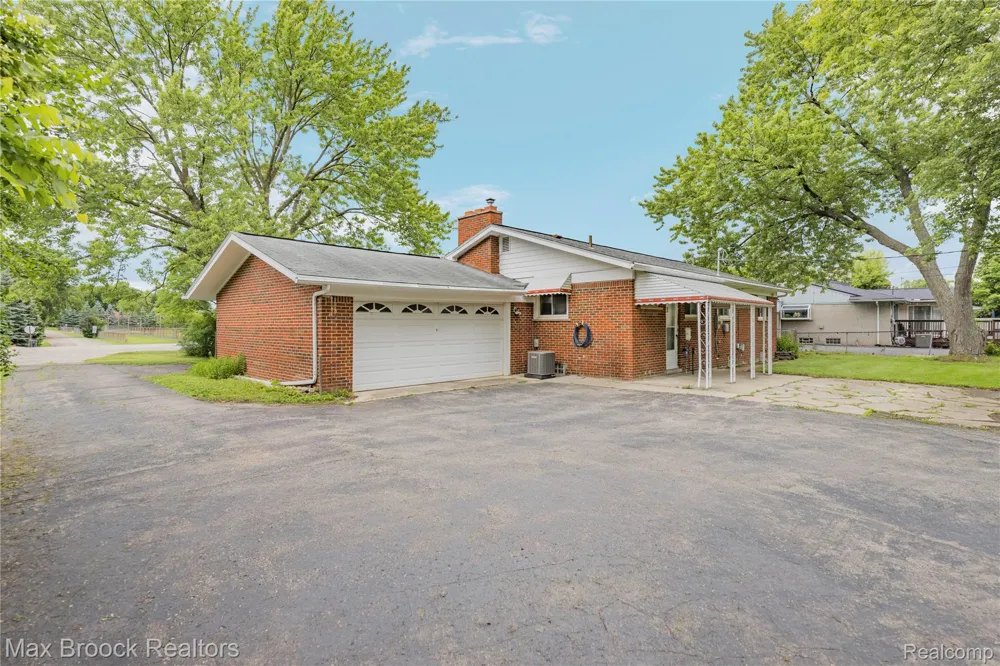 31767 W 13 Mile Road Farmington Hills City, MI 48334