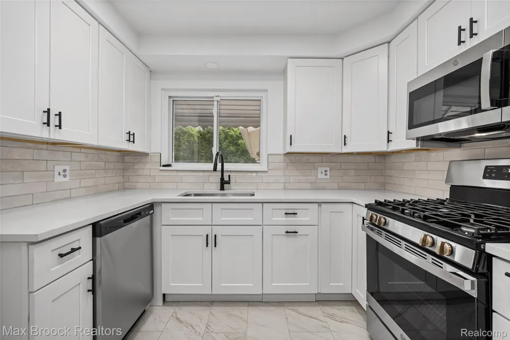 31767 W 13 Mile Road Farmington Hills City, MI 48334