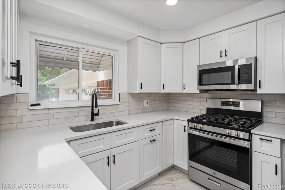 31767 W 13 Mile Road Farmington Hills City, MI 48334