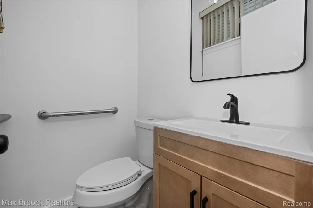 31767 W 13 Mile Road Farmington Hills City, MI 48334