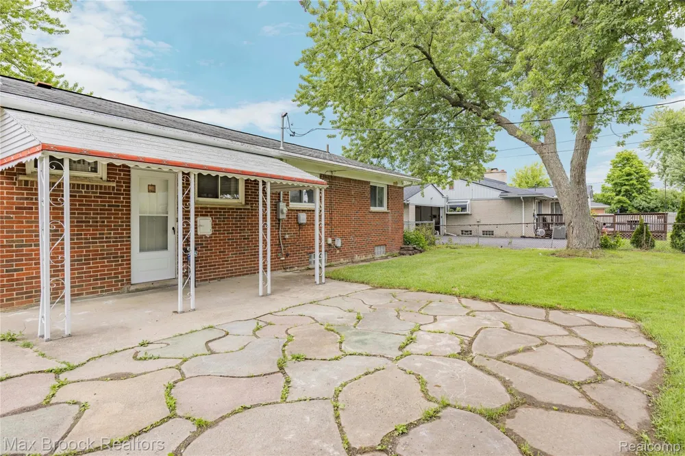 31767 W 13 Mile Road Farmington Hills City, MI 48334