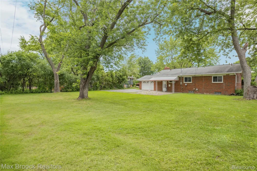 31767 W 13 Mile Road Farmington Hills City, MI 48334